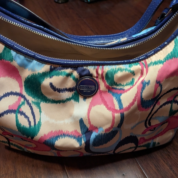 COACH ikat Signature C - Picture 5 of 9
